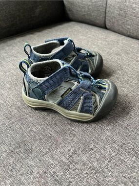 KEEN Newport H2 Sandals Size 5 Little Kids